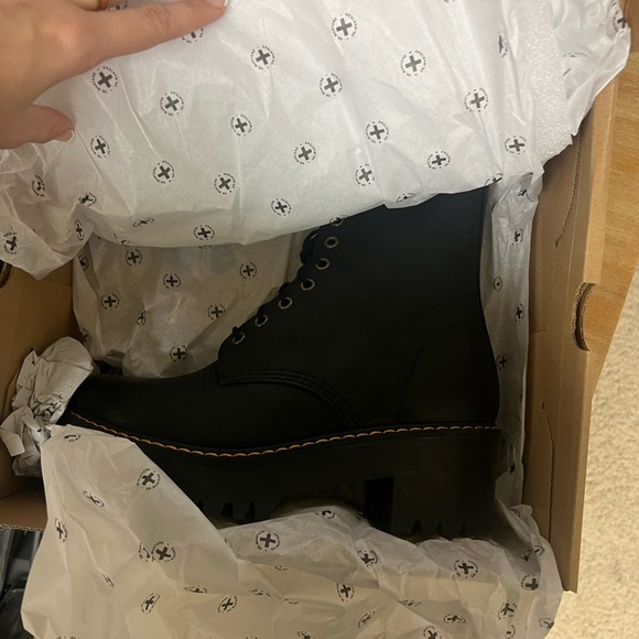 Dr Martens Shriver Hi Burnished Wyoming- Black - Picture 7 of 8